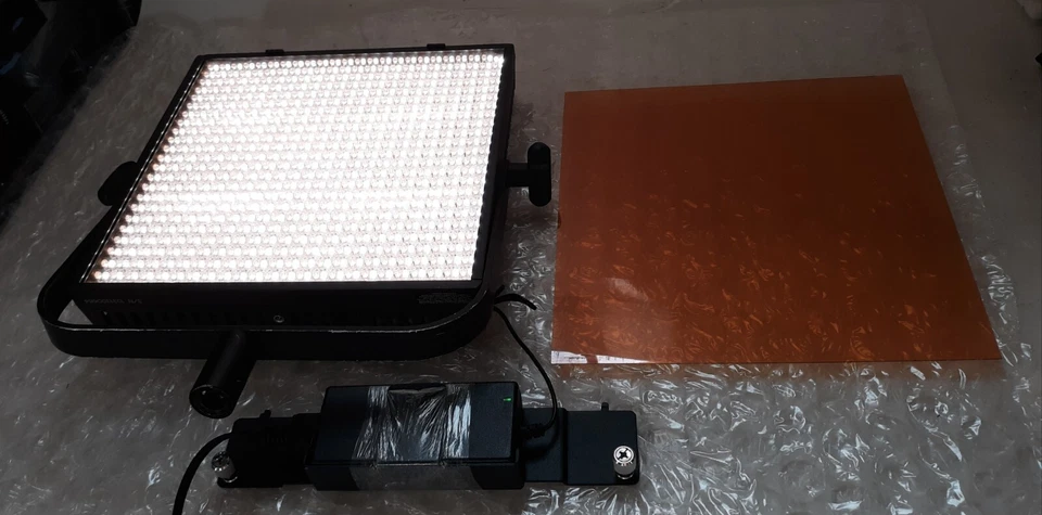 Litepanels LP-1x1 Bicolor 3200K-5600K Flood con Adaptador de CA + Batería *PROBADO* Foto 1 de 4