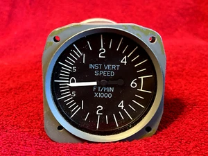 AEROSONIC IVSI P/N 30260-1117 CESSNA P/N C661006-0101 VERTICAL SPEED - Picture 1 of 7