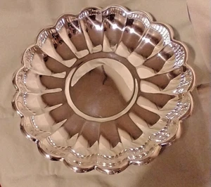 REED & BARTON SILVERPLATE HOLIDAY #109 LARGE ROUND SERVING BOWL EUC - Picture 1 of 4