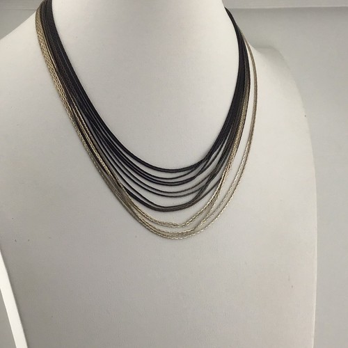 VETEMENTS Collana Marca Express Nera e Argento T Catene Elegante Si sente Morbida Alla Moda