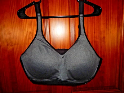 SUJETADOR DEPORTIVO AVIA BLACL/GRIS, CON AROS, FORRO MEDIANO, TALLA 40 DDD Foto 1 de 3