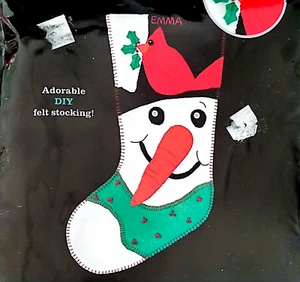 artiste SNOWMAN Felt Stocking Kit Christmas Bird Holly  ADORABLE - Imagen 1 de 3