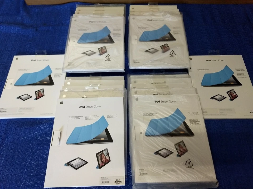 Mixed Lot of 22 Brand New Apple iPad Smart Covers MC939LL/A (21) & MD307LL/A (1) - Image 1 of 4