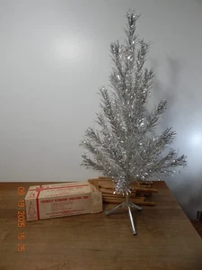 Vintage Aluminum Christmas Tree 4' Silver Aluminum Specialties Original Box - Picture 1 of 5