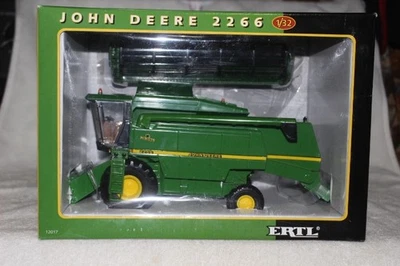 1/32 JOHN DEERE 2266 COMBINE - Image 1 of 4