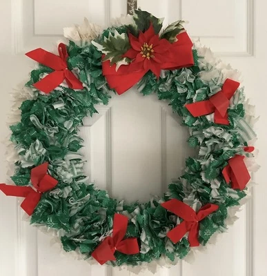 De colección * Corona de Navidad con muestra de cizalla rosada * Rayas verdes y árboles * Flor de pascua Foto 1 de 3