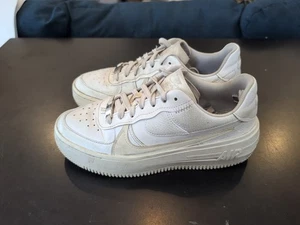 Zapatillas Nike Air Force 1 plataforma baja blancas para mujer talla 7 - Imagen 1 de 5
