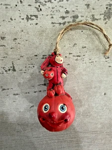 Dept 56 Poliwoggs Halloween dolcetto o scherzetto coniglio su zucca mini ornamento 2,25" - Foto 1 di 4