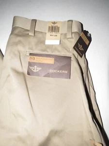 Dockers D3 Classic Fit Flat Front Essential Casual Khaki Pants Slacks 31 x 32 - Picture 1 of 7