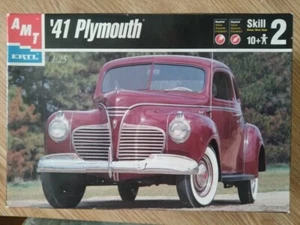 amt Ertl - '41 Plymouth - Modellbausatz Maßstab 1:25 Plastikmodellbausatz - Bild 1 von 4