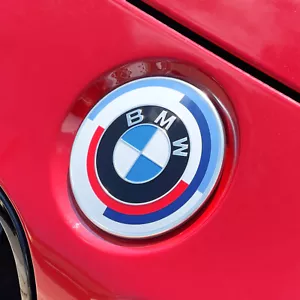 BMW 50TH YEAR ANNIVERSARY BONNET 82 MM BADGE EMBLEM - Imagen 1 de 1