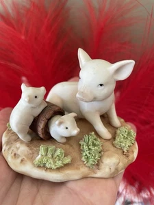 1984 Enesco Porzellan Figur Mama Schwein mit 2 Ferkeln, Piggy Figures 3'' Vintage - Bild 1 von 6