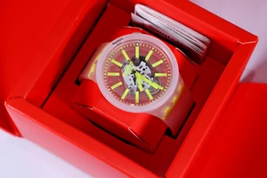 New Limited Swiss Swatch YELLOWINJELLY SO27E103 Clear Strap Neon Yellow 47MM - Picture 1 of 16
