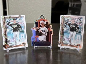 2025 Topps Holiday Coby Mayo #PO-6 Die-Cut Present Ornament Card SP RC Orioles - Bild 1 von 22