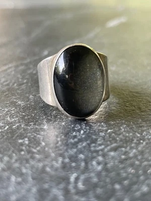 Antiguo anillo vintage de estado de ánimo de ley talla 7 cuarzo ahumado negro? Piedra tipo ónix Foto 1 de 4