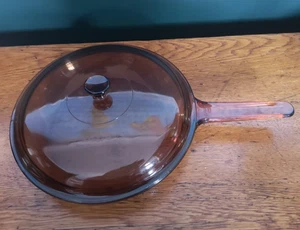 Sartén y tapa vintage Corning Vision marrón ámbar francés vidrio profundo 24 cm - Imagen 1 de 8