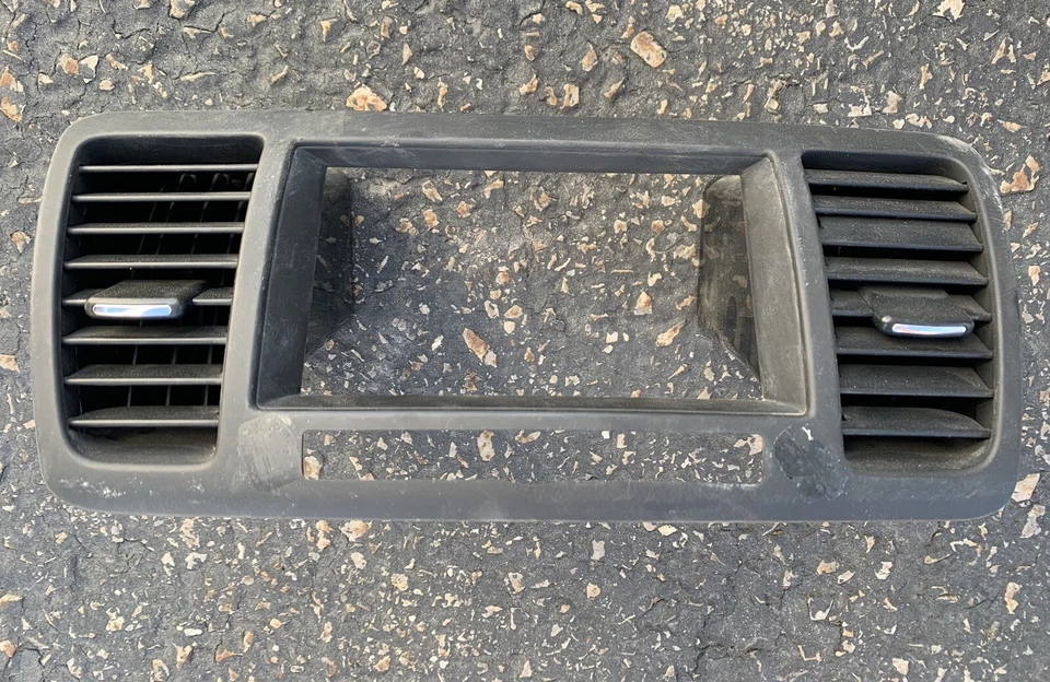 Subaru Legacy Outback 2005-2009 navegación pantalla bisel envolvente ventilaciones OEM Foto 1 de 2