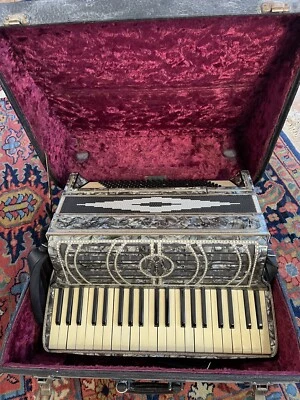 ACORDEÓN WURLITZER 120 Base 24 Llaves De Colección Con Estuche Excelente Estado Foto 1 de 4