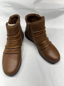 Clarks Caroline Orchid Women’s Dark Tan Leather Boots Side Zip Size 8M - Picture 1 of 10