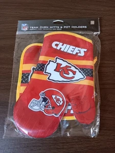 Kansas City Chiefs Oven Mitt and Pot Holder Set - Picture 1 of 1