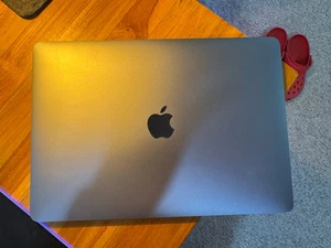 Apple MacBook Pro 13.3" M2, 8GB, 256GB Touchbar- Space Gray - Afbeelding 1 van 16