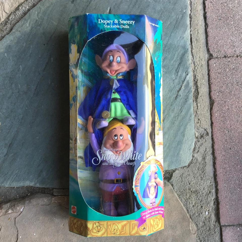 De colección Walt Disney Blancanieves y los siete enanitos Dopey & Sneezy Nuevo en Paquete Foto 1 de 4