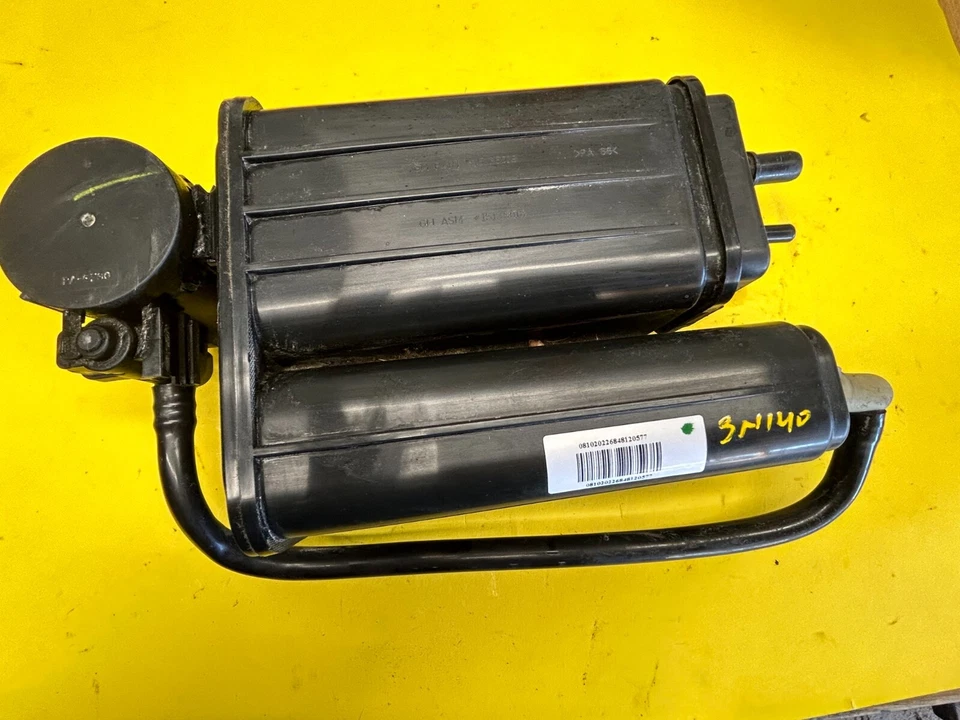 2008-2012 BUICK ENCLAVE FUEL VAPOR EVAPORATOR CANISTER BOX OEM 15136019 - Image 1 of 4