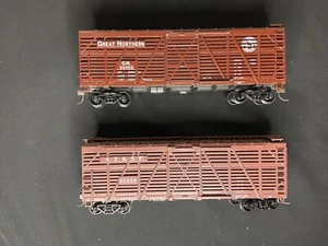 2 ATHEARN Stock Cars RTR Blue Box HO Scale ATSF #50656 & GN #55405 w/Kadees - Picture 1 of 6
