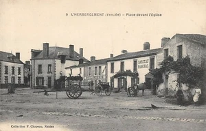 CPA 85 L'HERBERGEMENT PLACE DEVANT L'EGLISE - Imagen 1 de 1