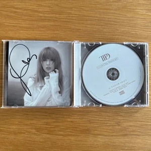 Taylor Swift The Tortured Poets Department CD with HAND SIGNED Photo✍️✅ FREE P&P - Imagen 1 de 5