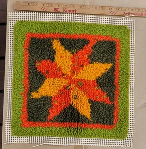 Vintage Star LATCH HOOK TAPESTRY Yarn Rug Wall Hanging Art MidCentury Modern 70s - Picture 1 of 2