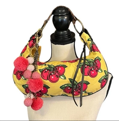 Bolso de hombro vintage Betseyville by Betsey Johnson estampado de frutas cereza Foto 1 de 4