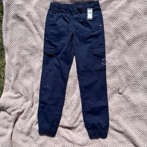 Tommy Hilfiger Navy Cargo Joggers L (14/16) Boys Logo Pants NWT - Picture 1 of 8