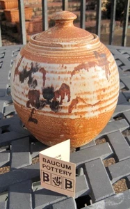 Tarro de cerámica artística firmado por Baucum marrón acanalado texturizado mate Memphis TN 7 pulgadas - Imagen 1 de 10