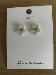 NWT LOFT Flower Stud Earrings In Ivory White New - Picture 1 of 3