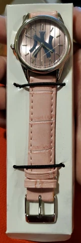 2007 NY YANKEES Game Time LADIES MLB PINK WATCH MLB NEW WORKING - Read Below Cover