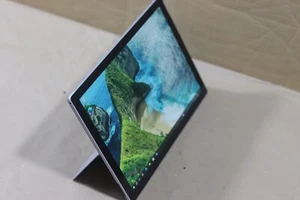 Microsoft Surface Pro 5 1796 Core m3 7Y30 4GB 128GB SSD - Afbeelding 1 van 12