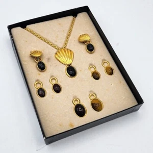 Juego de pendientes y colgantes intercambiables concha de escarabajo tono dorado Weingeroff de colección - Imagen 1 de 9