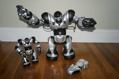 Wowwee Robosapien with remote and mini Robosapien - Image 1 of 4