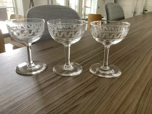 Vintage Etched Greek Key - Champagne Coupe Cocktail Glasses x 3 - Picture 1 of 4