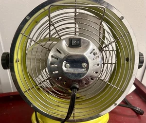 Hunter Retro Style 9" Portable Desk Fan Lime Green Chrome Two Speed Model 90411 - Picture 1 of 1