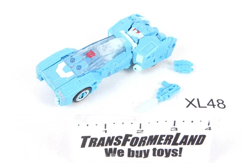 Chromia 100% Complete Deluxe War for Cybertron - Siege Transformers Cover