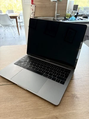 Apple MacBook Pro 13 Zoll 2016 TouchBar i5 2.9 GHz 8 GB RAM 256 GB - Bild 1 von 4