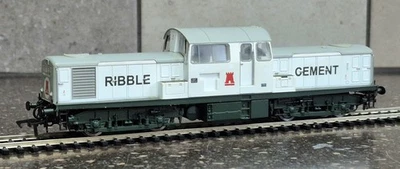 Heljan 1706 Class 17 Clayton diesel Ribble Cement (ex-D8568) Limited Edn Of 1000 - Image 1 of 4