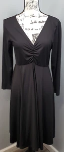 Vestido sedoso tórrido para mujer 00 negro cintura imperio dobladillo oscilante cuello en V plisado - Imagen 1 de 10