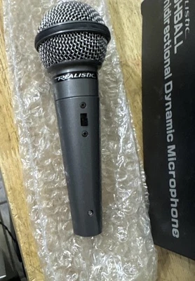 Micrófono Dinámico Unidireccional Highball REALISTA 33-984B con Cable de Micrófono Foto 1 de 4