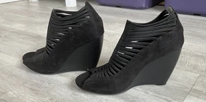 MIA Women’s Black Strappy Wedge Shoes Size 6 1/2 Malibu - Picture 1 of 6
