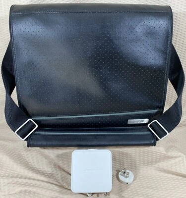 Cargador Blanco 95PS-030-2 y Estuche de Cuero para Sistema de Música Portátil Bose SoundDock Foto 1 de 4