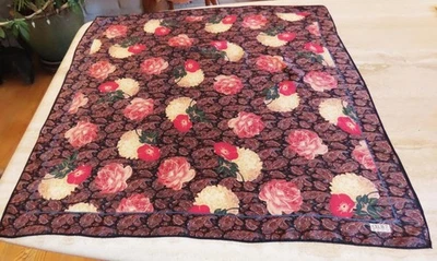 Echo Club 7 Cuadrado Floral, Paisely Bufanda; Multicolor sobre Negro; ¿Seda? 35x34,5 pulgadas Foto 1 de 4