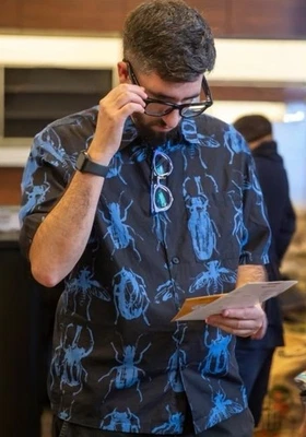 H&M Men Relaxed Fit Short Sleeve Cotton Black W/ Blue Insects Bugs SZ S Science - Image 1 of 4